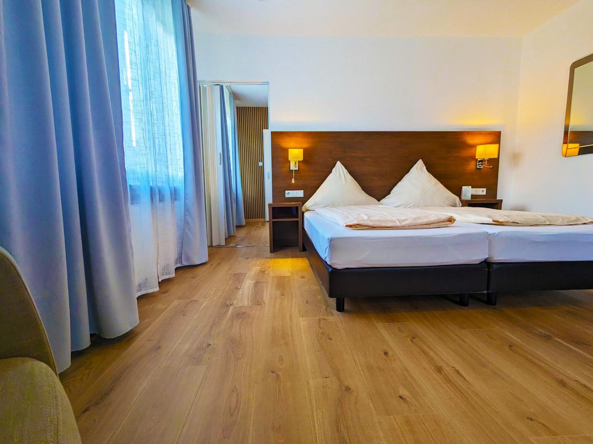 Hotel Berghof Wasserkuppe & Gaestehaus Fuldaquelle ゲルスフェルト 部屋 写真