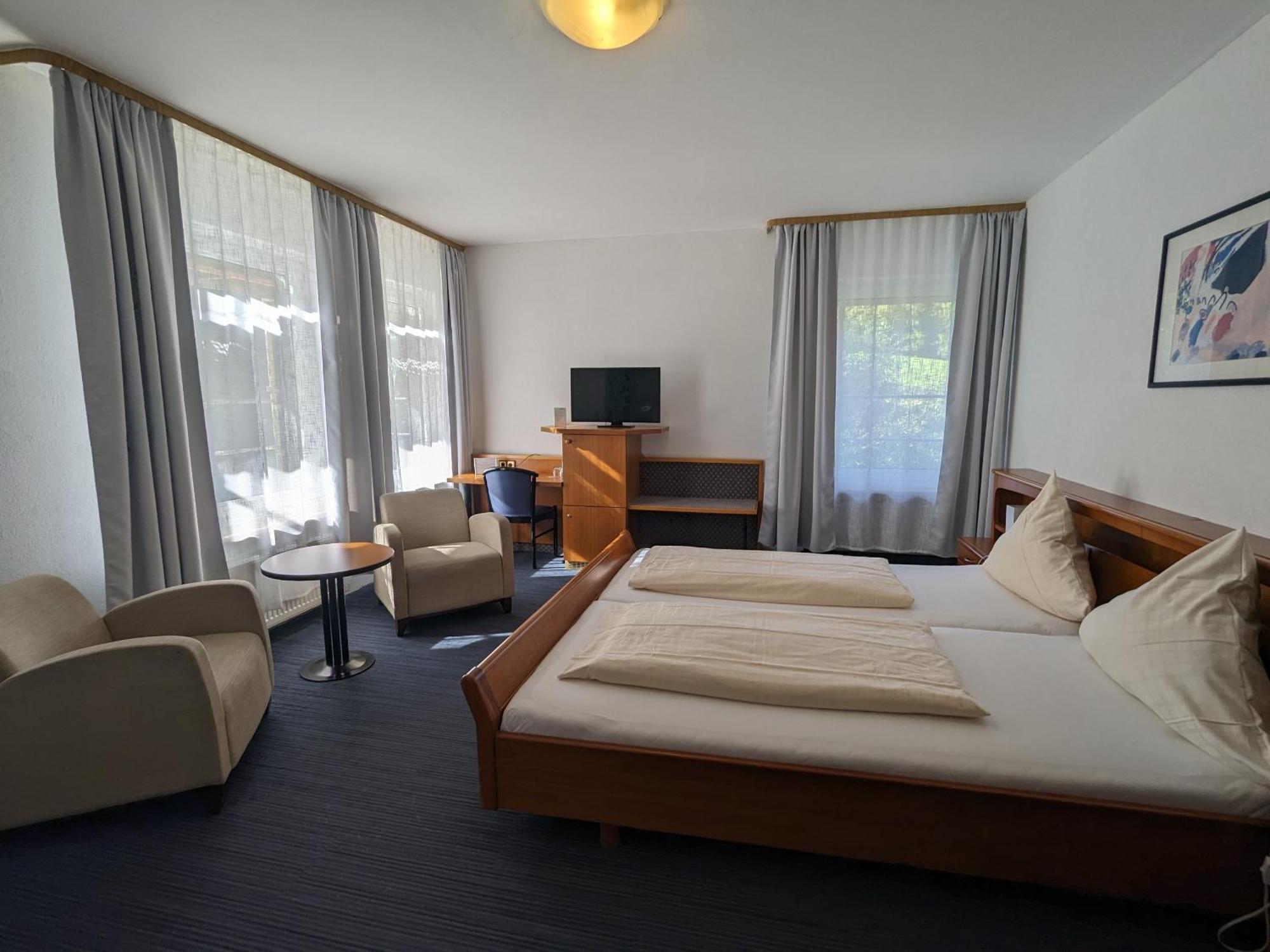 Hotel Berghof Wasserkuppe & Gaestehaus Fuldaquelle ゲルスフェルト 部屋 写真