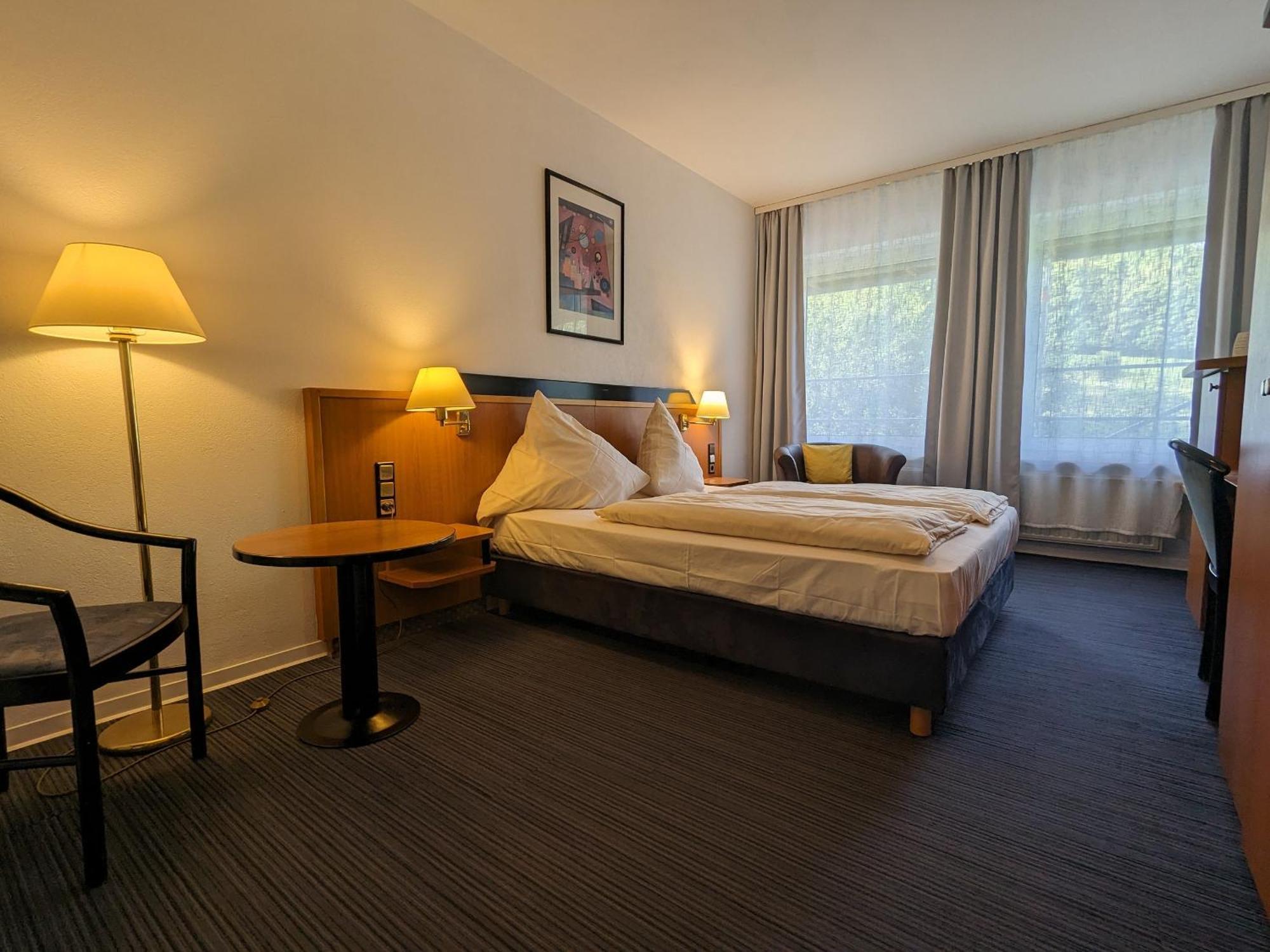 Hotel Berghof Wasserkuppe & Gaestehaus Fuldaquelle ゲルスフェルト 部屋 写真