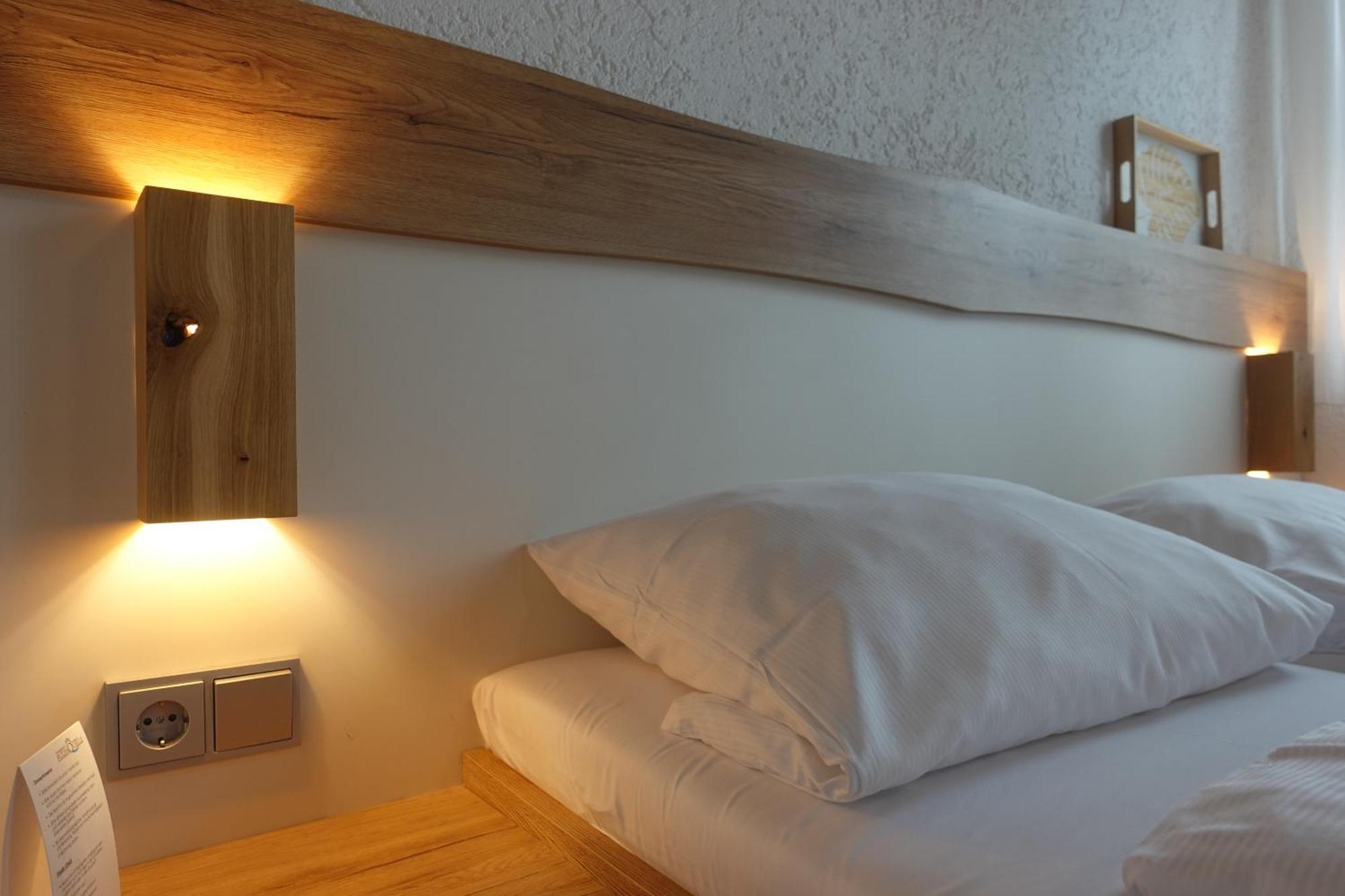 Hotel Berghof Wasserkuppe & Gaestehaus Fuldaquelle ゲルスフェルト エクステリア 写真