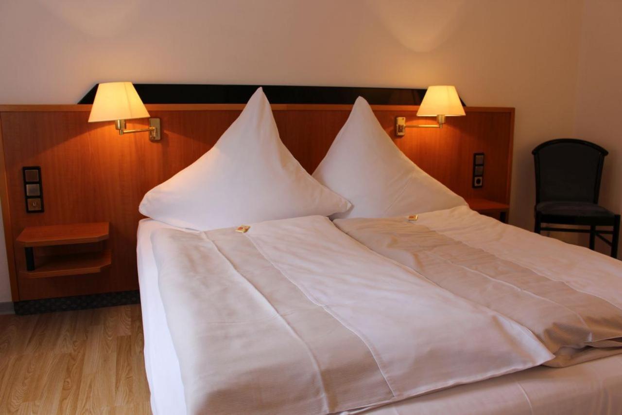 Hotel Berghof Wasserkuppe & Gaestehaus Fuldaquelle ゲルスフェルト 部屋 写真