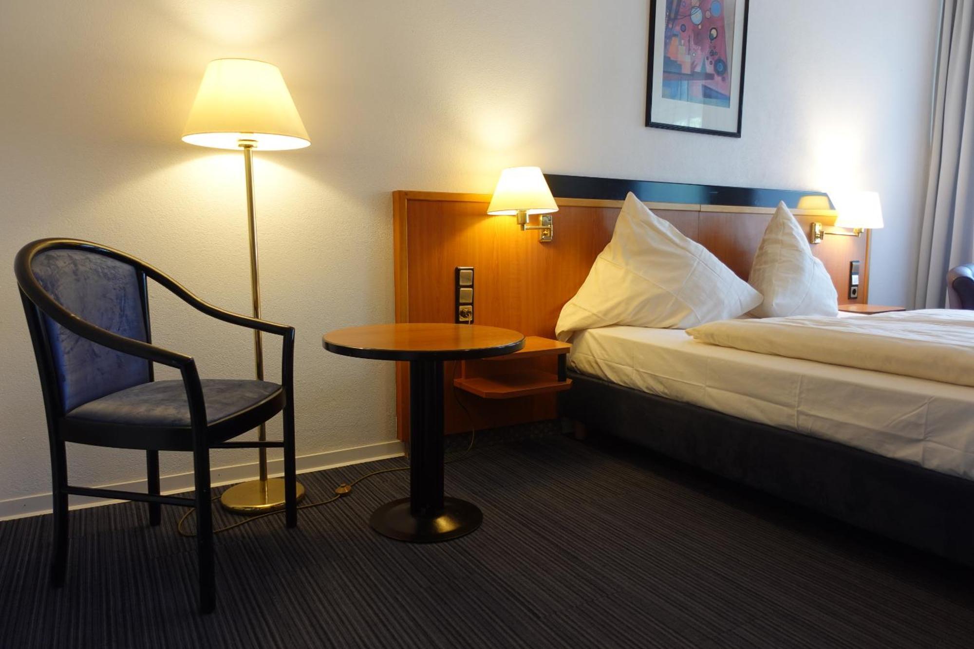 Hotel Berghof Wasserkuppe & Gaestehaus Fuldaquelle ゲルスフェルト 部屋 写真