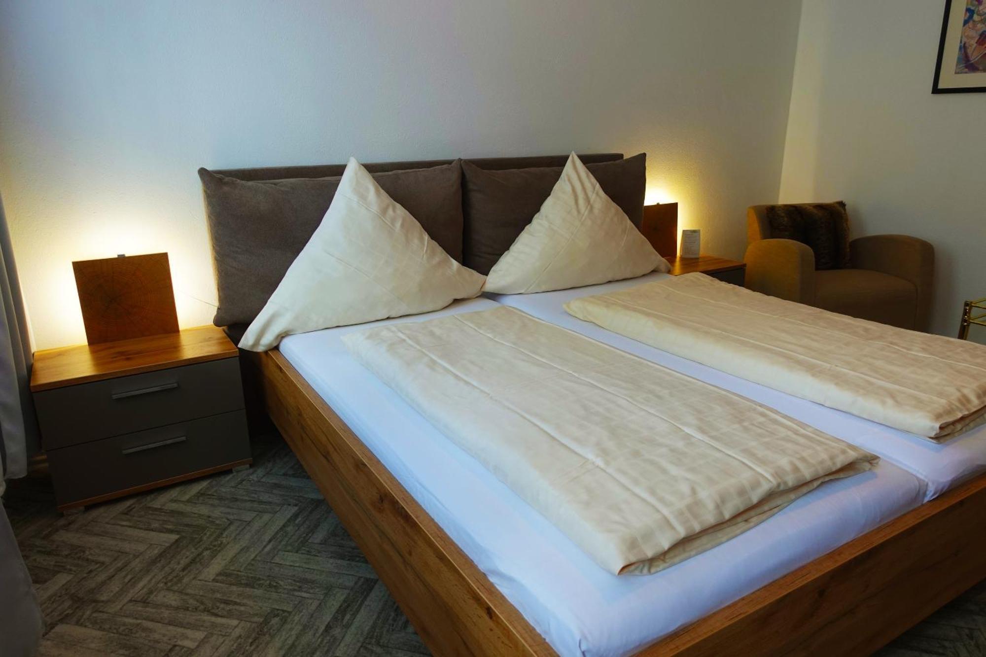 Hotel Berghof Wasserkuppe & Gaestehaus Fuldaquelle ゲルスフェルト 部屋 写真