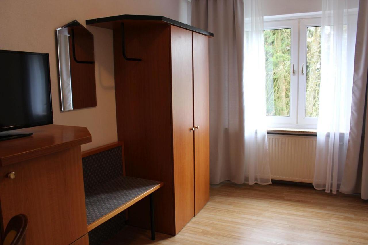 Hotel Berghof Wasserkuppe & Gaestehaus Fuldaquelle ゲルスフェルト 部屋 写真