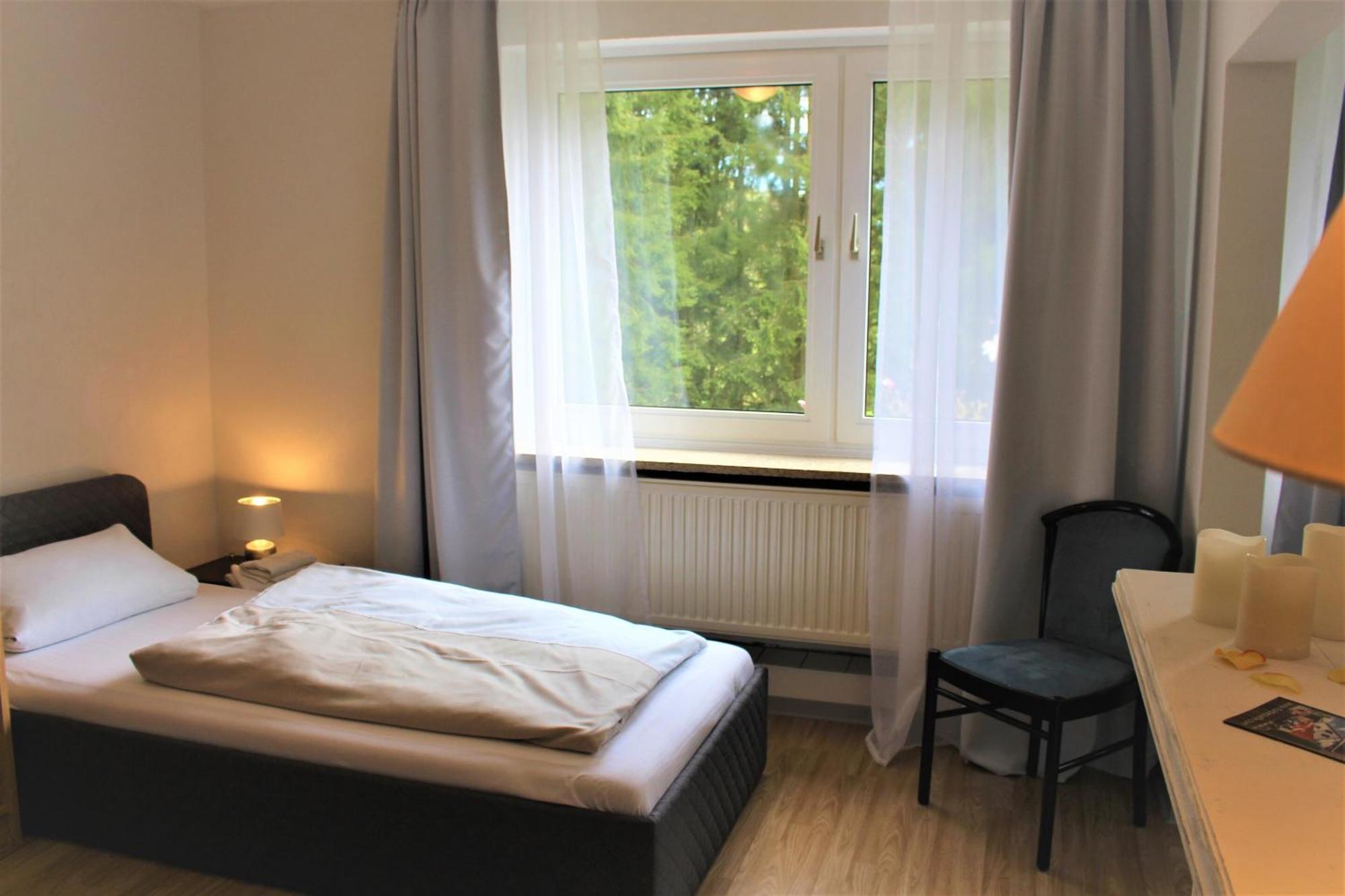 Hotel Berghof Wasserkuppe & Gaestehaus Fuldaquelle ゲルスフェルト 部屋 写真