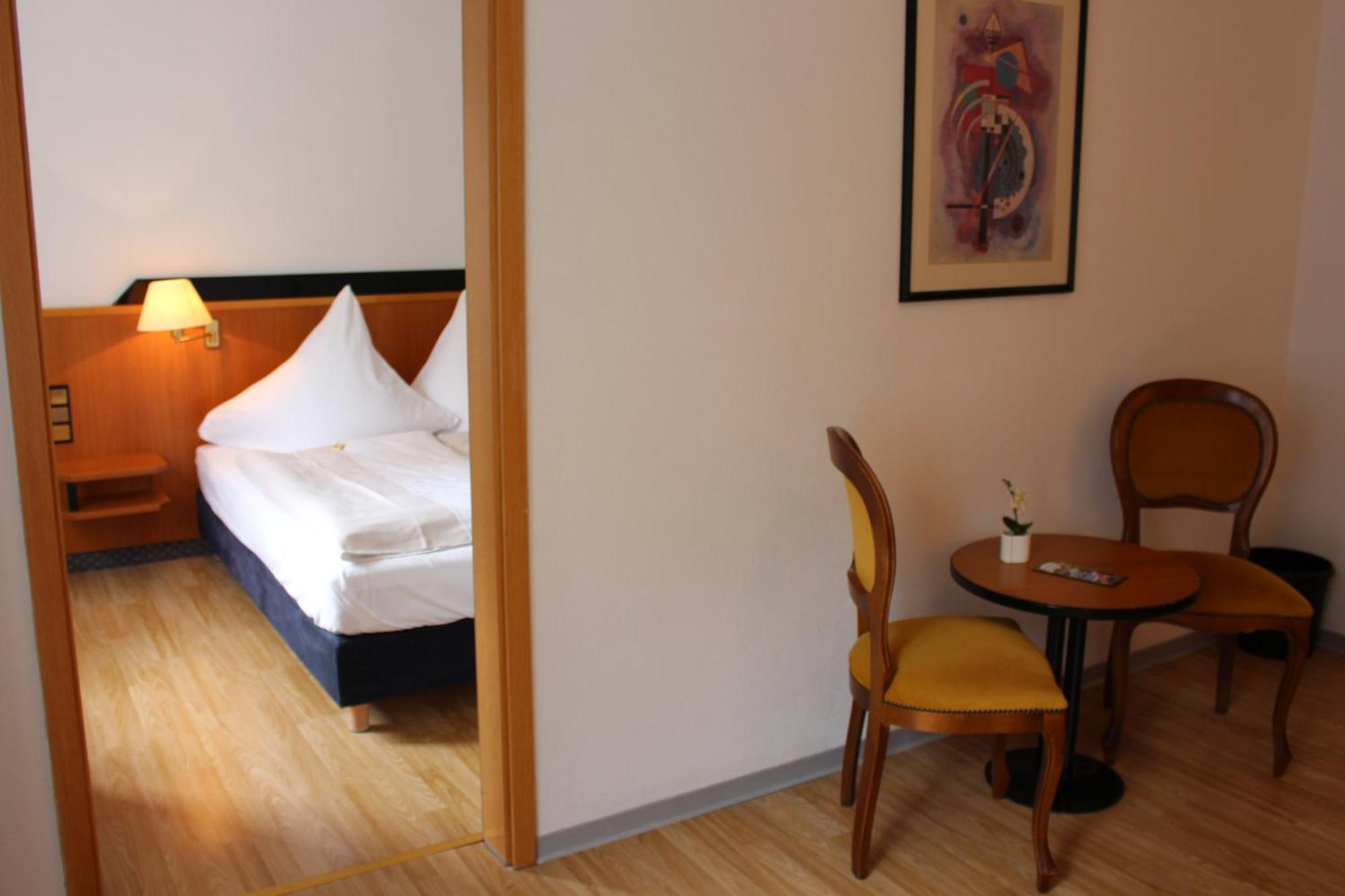 Hotel Berghof Wasserkuppe & Gaestehaus Fuldaquelle ゲルスフェルト 部屋 写真