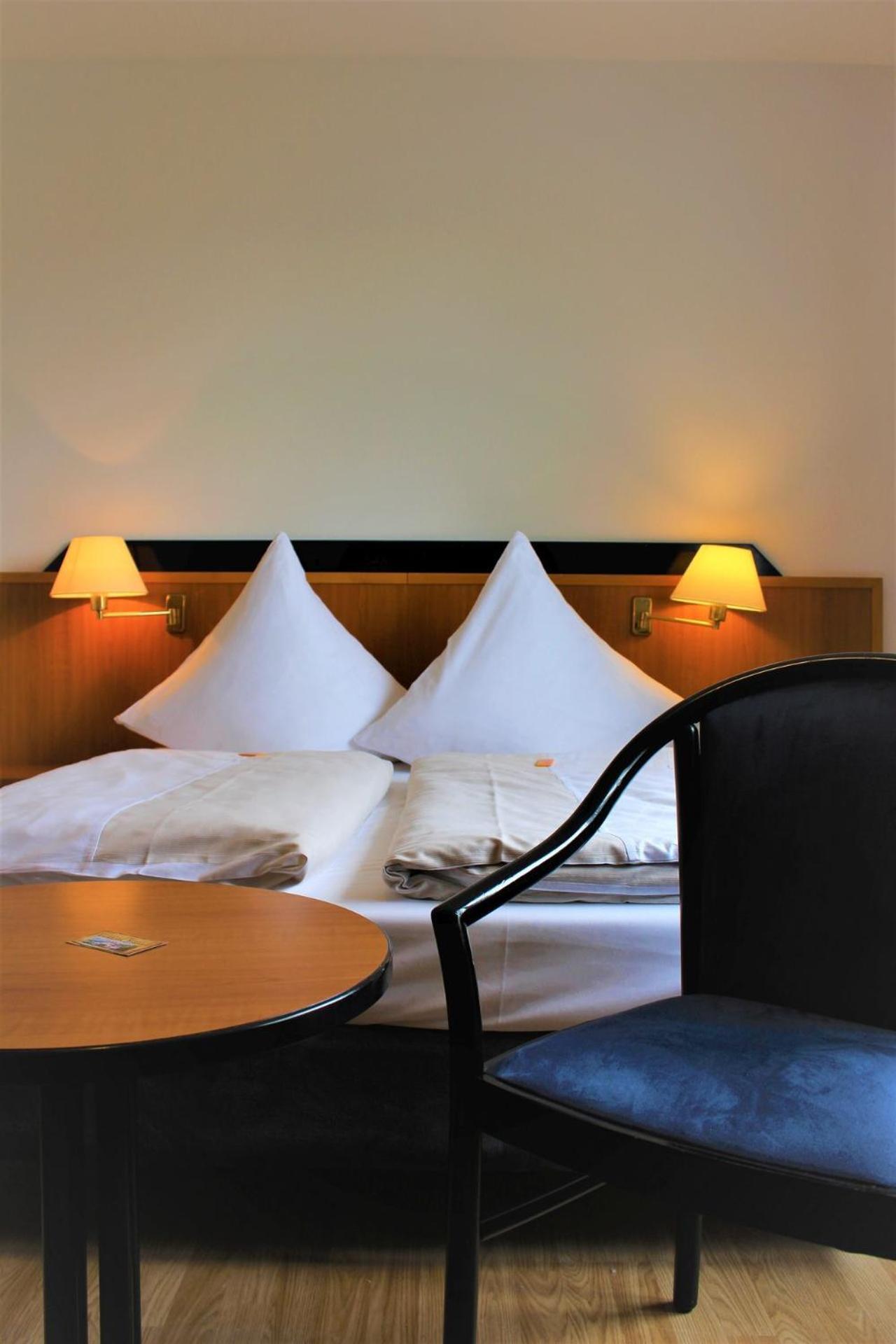 Hotel Berghof Wasserkuppe & Gaestehaus Fuldaquelle ゲルスフェルト 部屋 写真