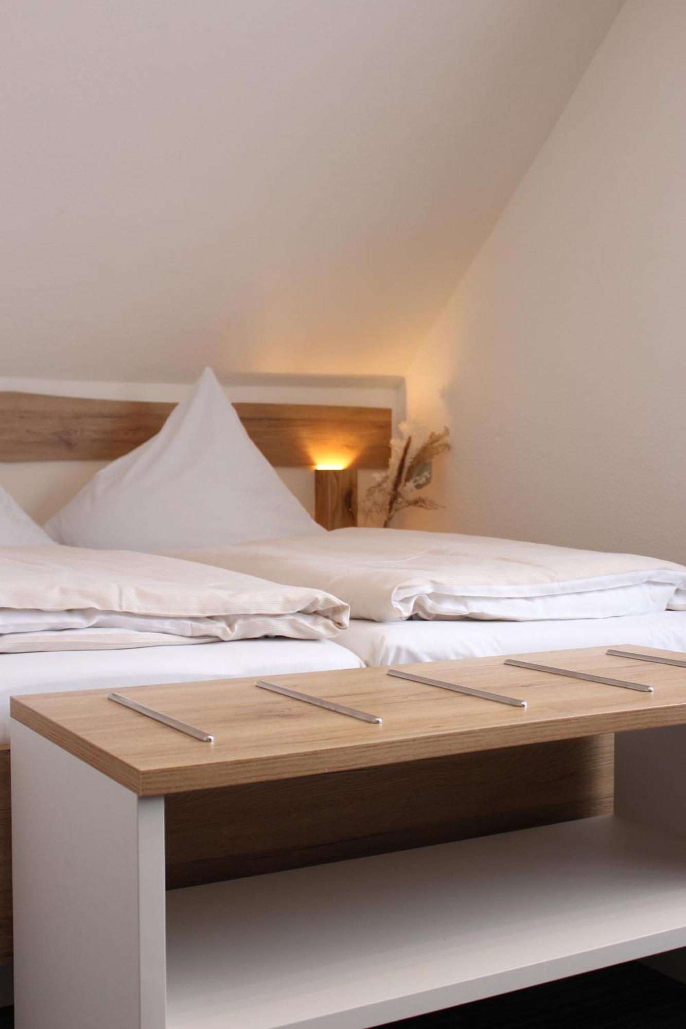 Hotel Berghof Wasserkuppe & Gaestehaus Fuldaquelle ゲルスフェルト 部屋 写真