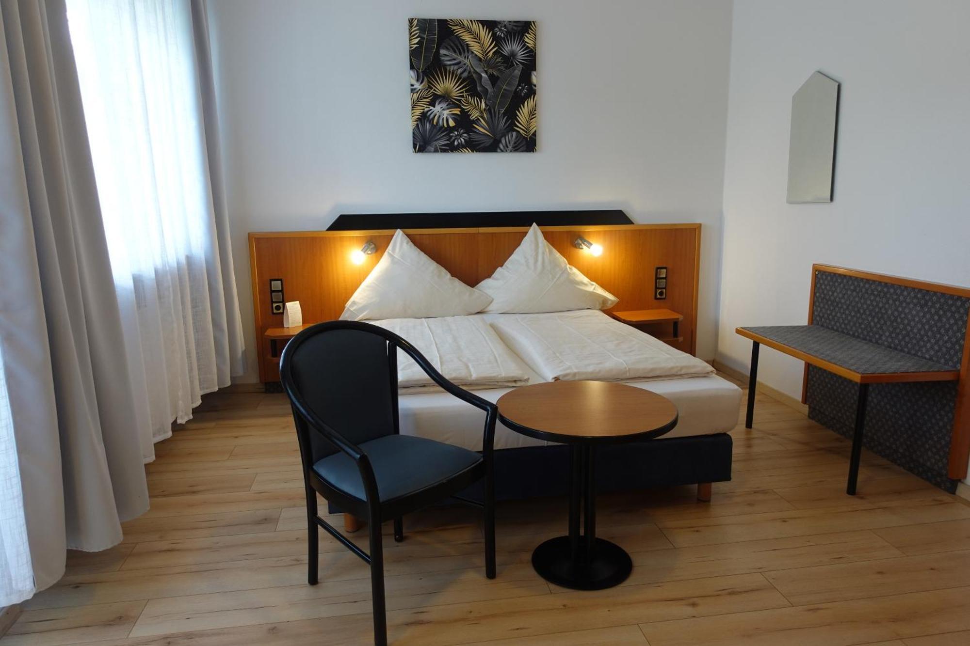 Hotel Berghof Wasserkuppe & Gaestehaus Fuldaquelle ゲルスフェルト 部屋 写真