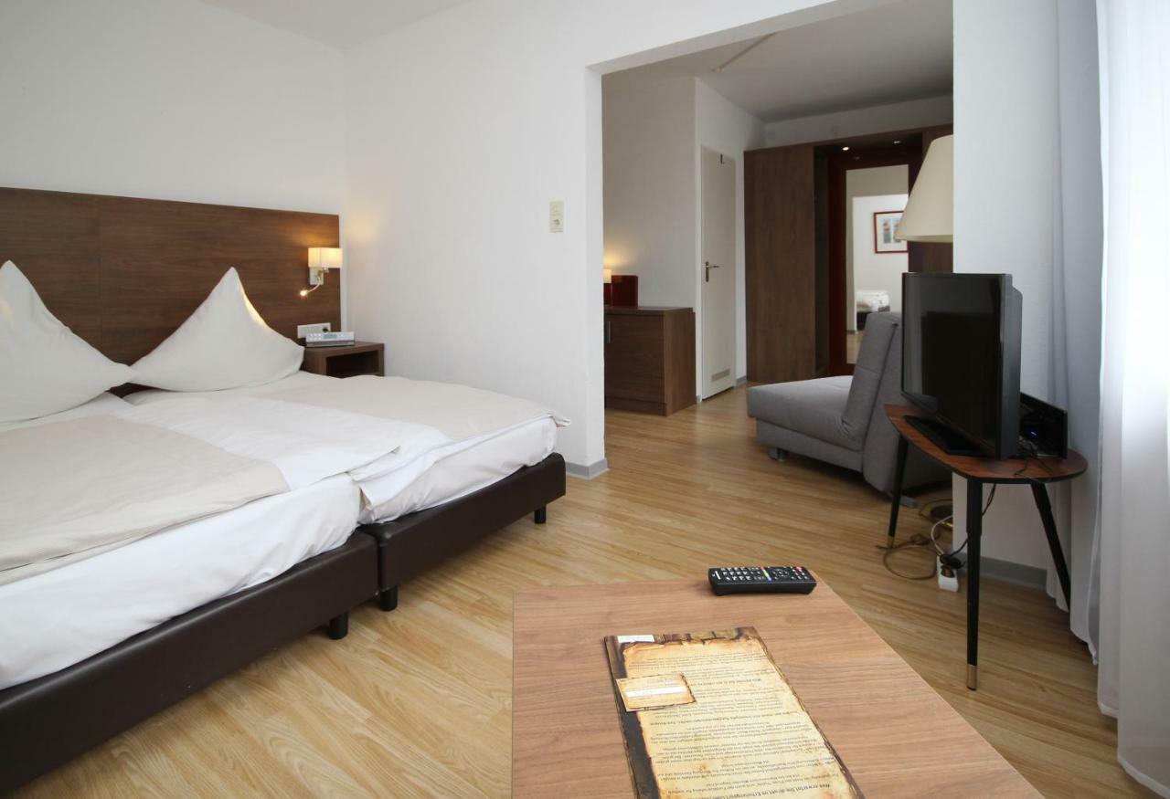 Hotel Berghof Wasserkuppe & Gaestehaus Fuldaquelle ゲルスフェルト 部屋 写真